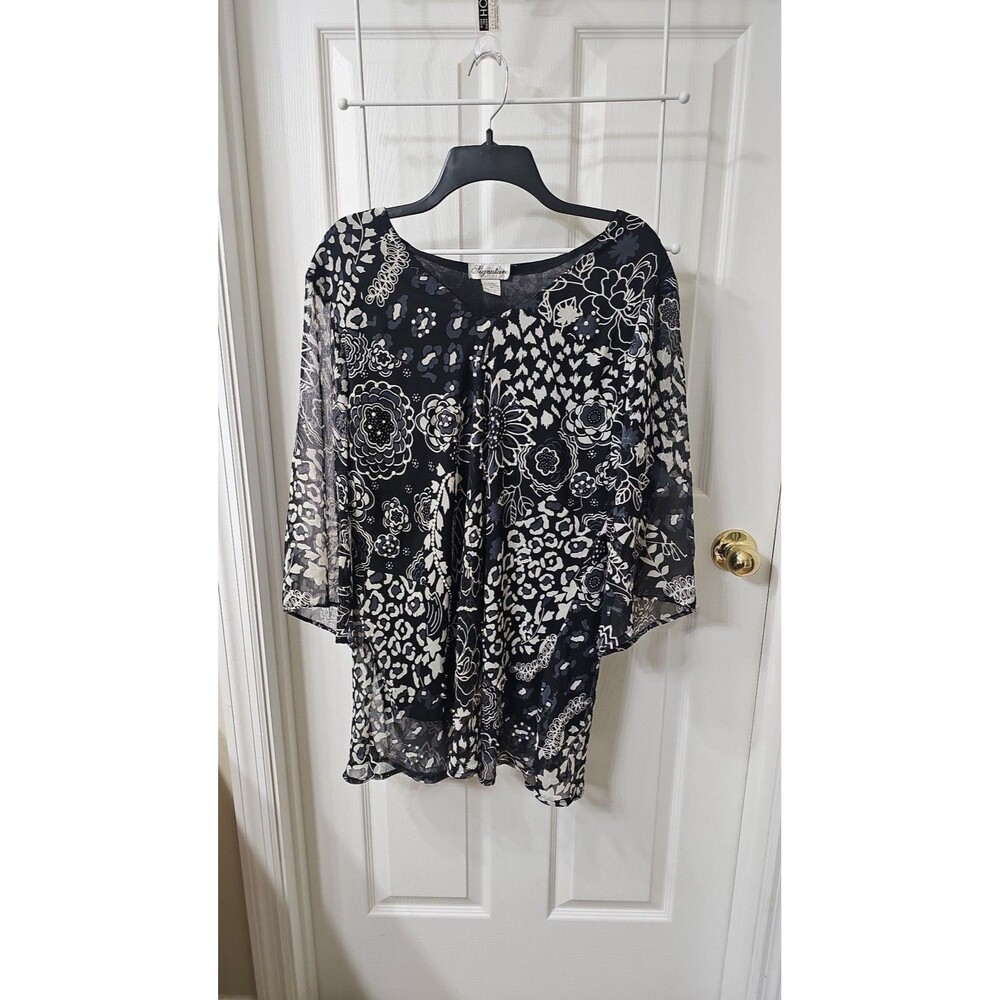 Signature Women's Black and White Floral Mixed Print Beaded V-Neck Top Size 1X